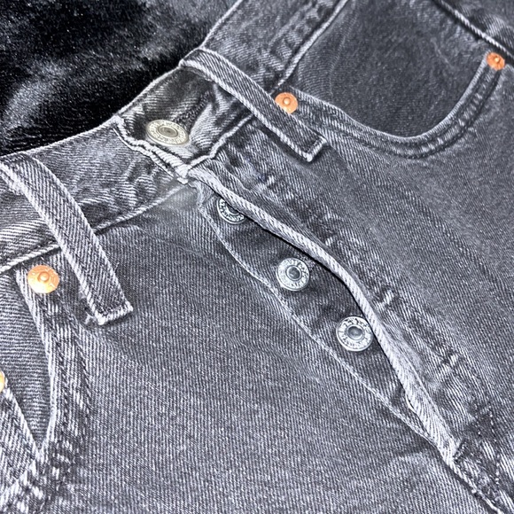 women’s 501 levis shorts - Picture 3 of 3